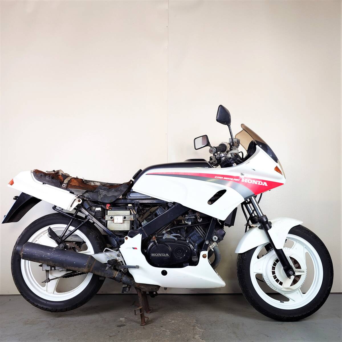 【HONDA VT250F MC15】クランキングOK 部品取り車 鍵/書類無 旧車 絶版車 (VTZ VTR VFR NSR CBR CB CBX RZ ニンジャ 250【埼玉/熊谷】N074_画像1