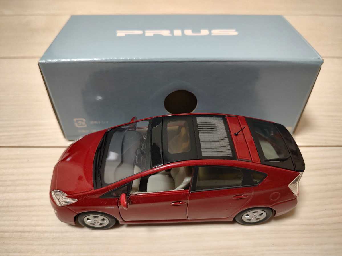 非売品 1/30 トヨタ 旧型プリウス PRIUS 30系 前期　カラーサンプル ミニカー レッドマイカメタリック