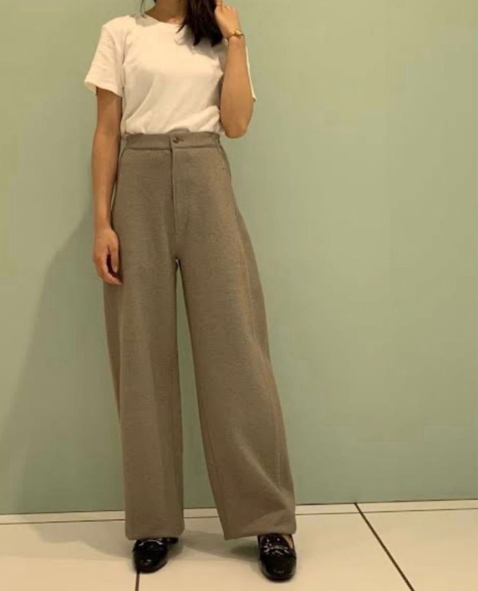 UNIQLO U ワイドフィットカーブジャージーパンツ ベージュS 股下 UNIQLO U ワイドフィットカーブジャージーパンツ ベージュS 股下