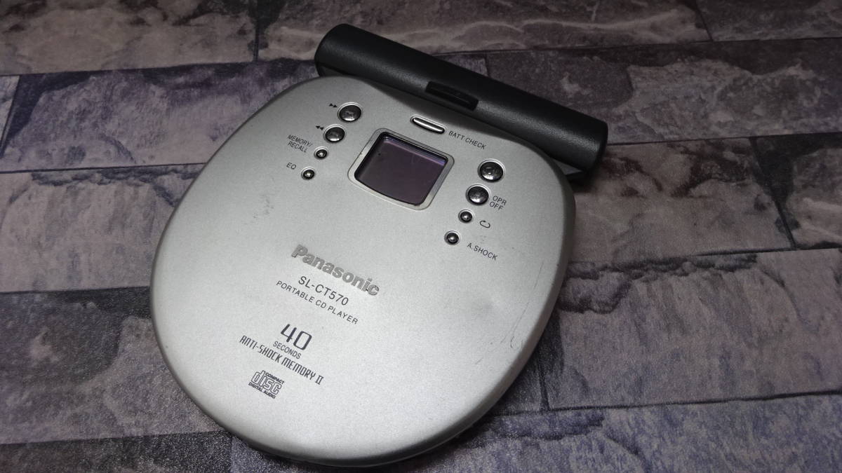 m1293 Panasonic パナソニック SL-CT570 ポータブル CD プレーヤー シルバー 通電・動作確認未確認 中古品 ゆうパック60サイズ 1円～_画像1