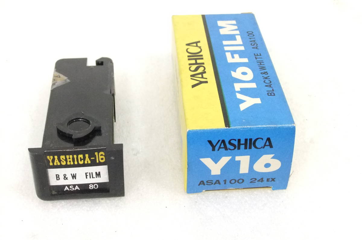 ヤシカ YASHICA-16（YASHINON 3.5 25mm）2台 専用フィルムマガジンと未使用フィルム付き 動くジャンク E092の画像7