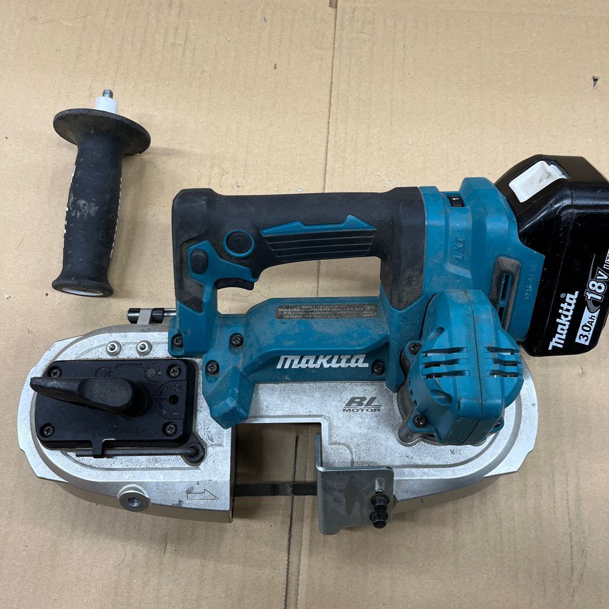 FR211/【中古品】マキタ PB184D 充電式 ポータブルバンドソー 切断機 持ち運び DIY 日用大工_画像4