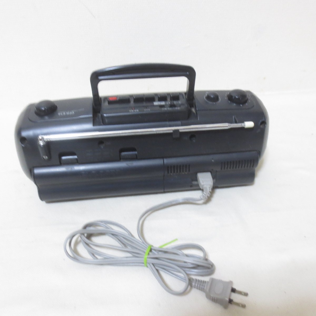 U382　SONY　ソニー　CFS-E14　ラジカセ　ラジオ　カセットテープ　_画像2