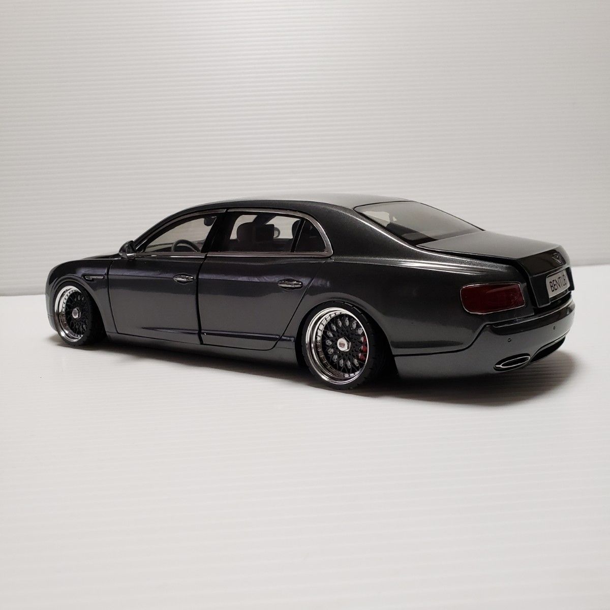 ベントレー フライングスーパー 1/18 1/18 ベントレーフライングスーパーW12 カスタム|Yahoo!フリマ