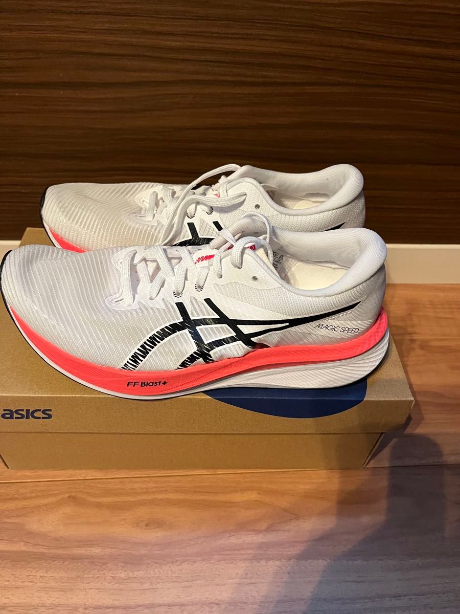 新品未使用　アシックス asics MAGIC SPEED 3 マジックスピード ランニング　ホワイト/ブラック　25.0