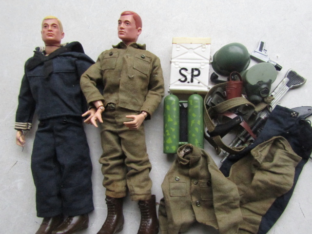 ■■HASBRO ハズプロ G.I.JOE G.I.ジョー 1964 USA 人形2体＋ミリタリー小物＋軍服■■_画像1