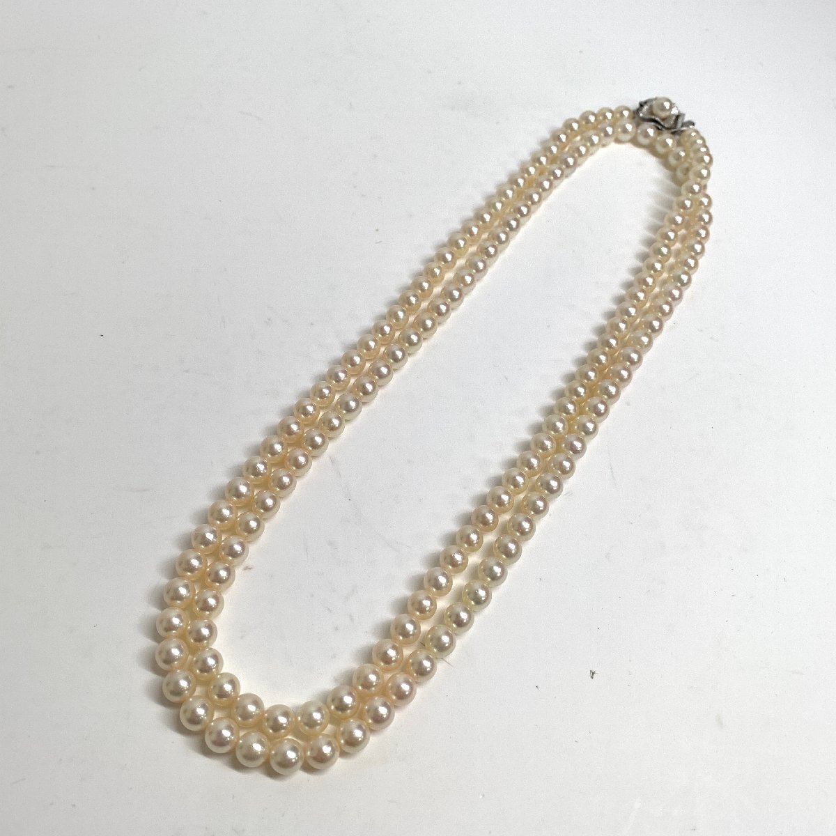 f001 B 真珠 パール 2連ネックレス 重量72g 約6.8mm珠 全長101cm Silver刻印 シルバー pearl necklace jewellry ジュエリー_画像2