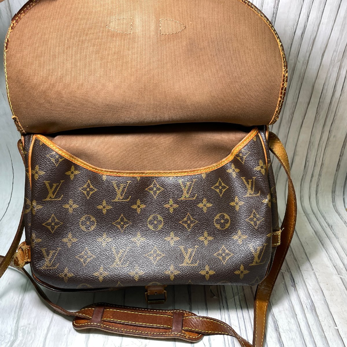 m002 G2(100) LOUIS VUITTON ルイヴィトン モノグラム ソミュール30 ショルダーバッグ M42256 カバン 鞄 現状渡し_画像6