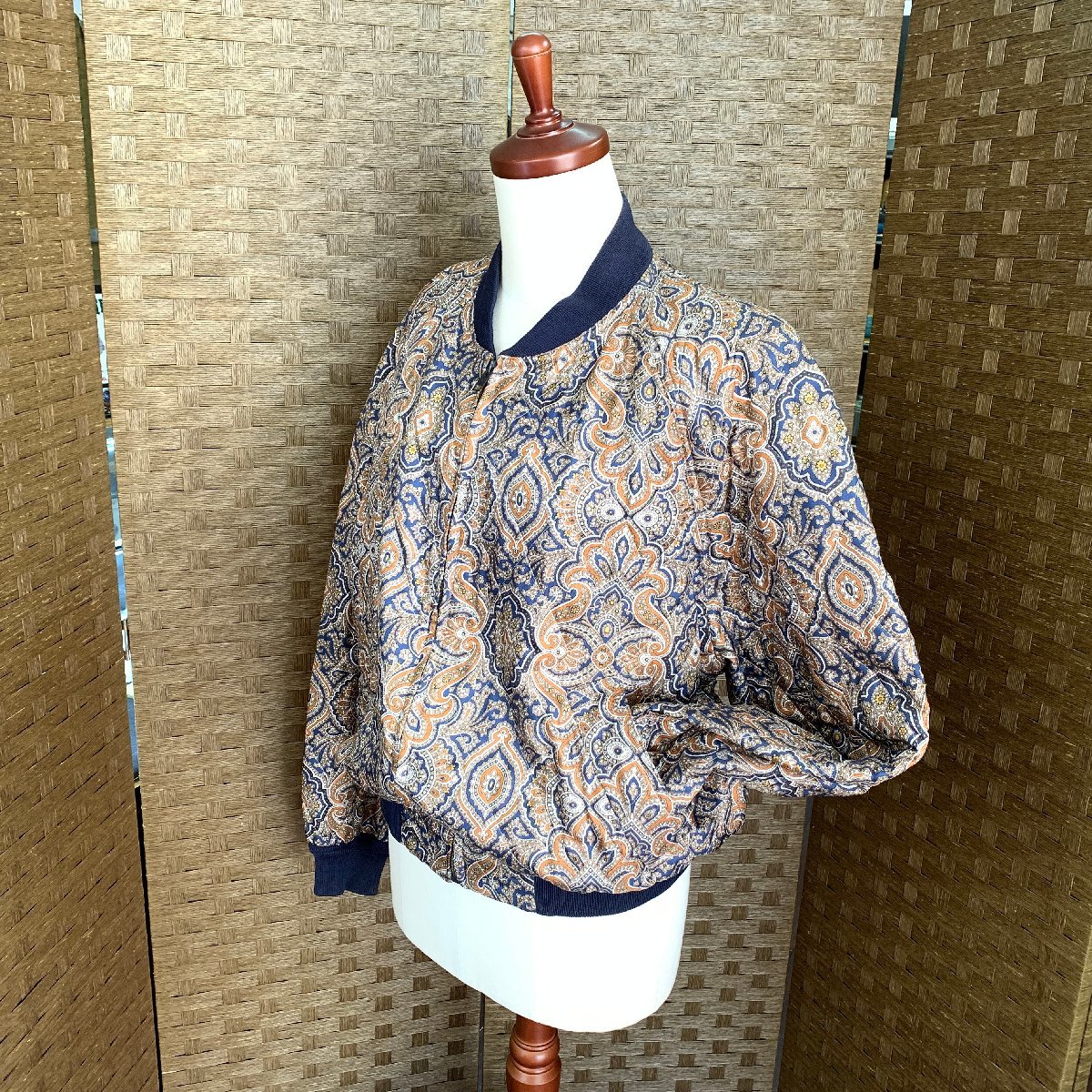 f001 YO 19. Valentino Garavani　ヴァレンチノ 100% pure silk シルク ボンバージャケット ペイズリー柄 ブラウン/茶系 ヴィンテージ_画像1