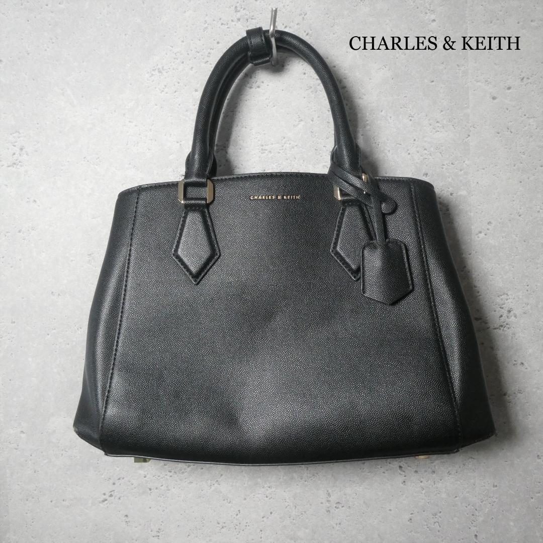 良品 綺麗 CHARLES & KEITH チャールズ＆キース レザー クロシェット 底鋲 台形 ハンドバッグ 黒 ブラック A1575