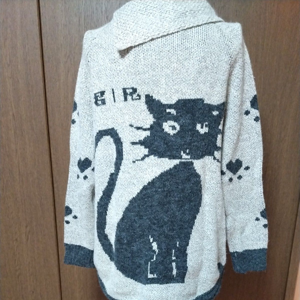 冬物処分！猫柄がかわいいあったかロング丈セーター
