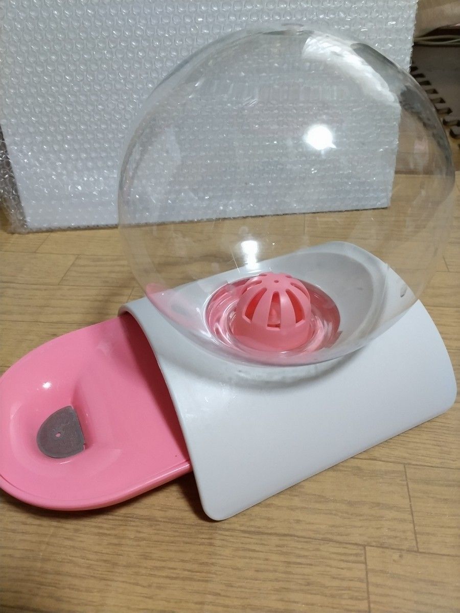 中古品　お値下げ中！ペット給水器　ピンクのかわいい猫用