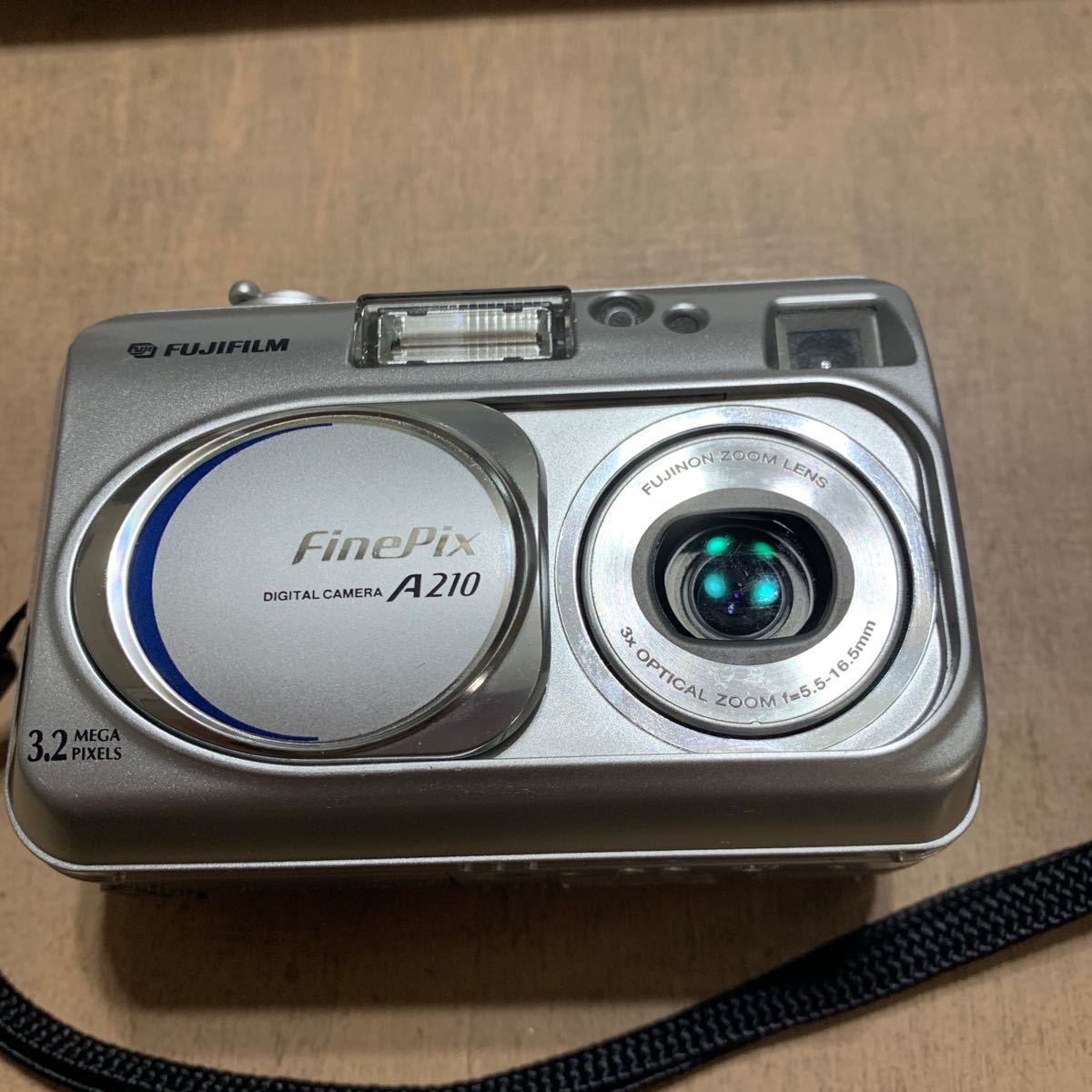 FUJIFILM 富士フイルム FinePix A210 ファインピクス デジタルカメラ 乾電池式 中古_画像1