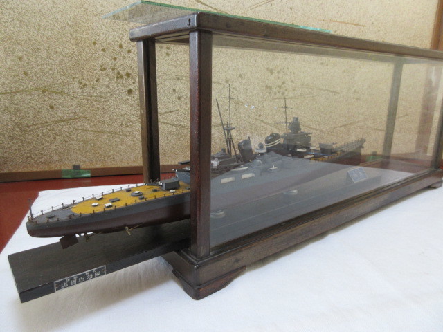 戦前 模型 巡洋艦「足柄」 木製 縮尺1/450 阪急百貨店 当時のガラスケース 銘板有_画像2