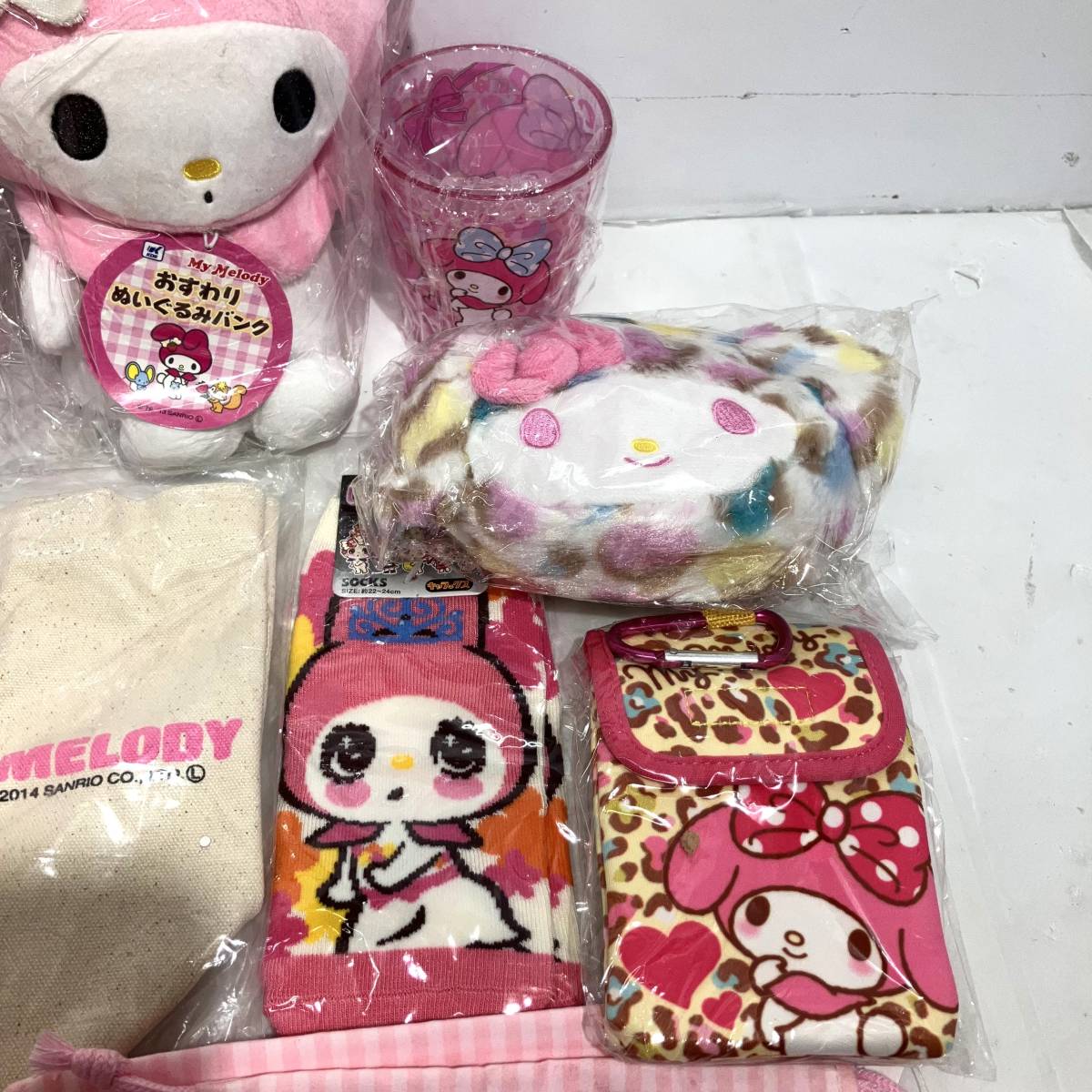 (志木)【おまとめ品】未使用 サンリオ マイメロディ グッズ 大量 まとめ 11点 ぬいぐるみ フェイスポーチ ミニバッグ 巾着 コップ 靴下_画像3