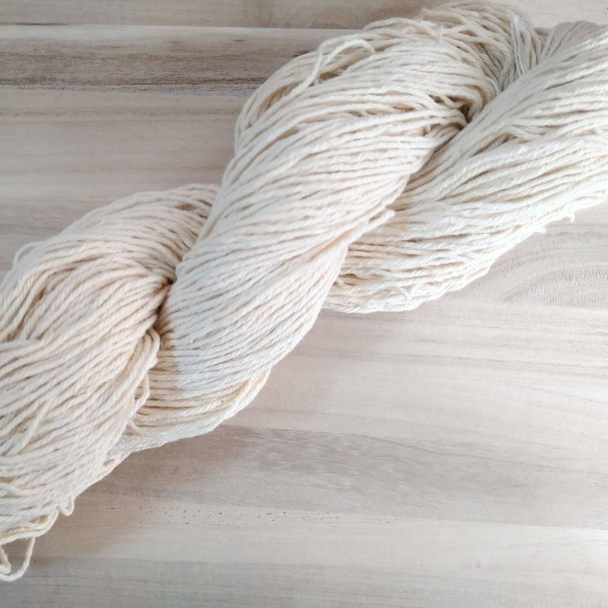 編み物、織物にも♪草木染め糸　ハナモツヤク染め　綿　コットンバショウ　 2.4番手　１００g_画像1