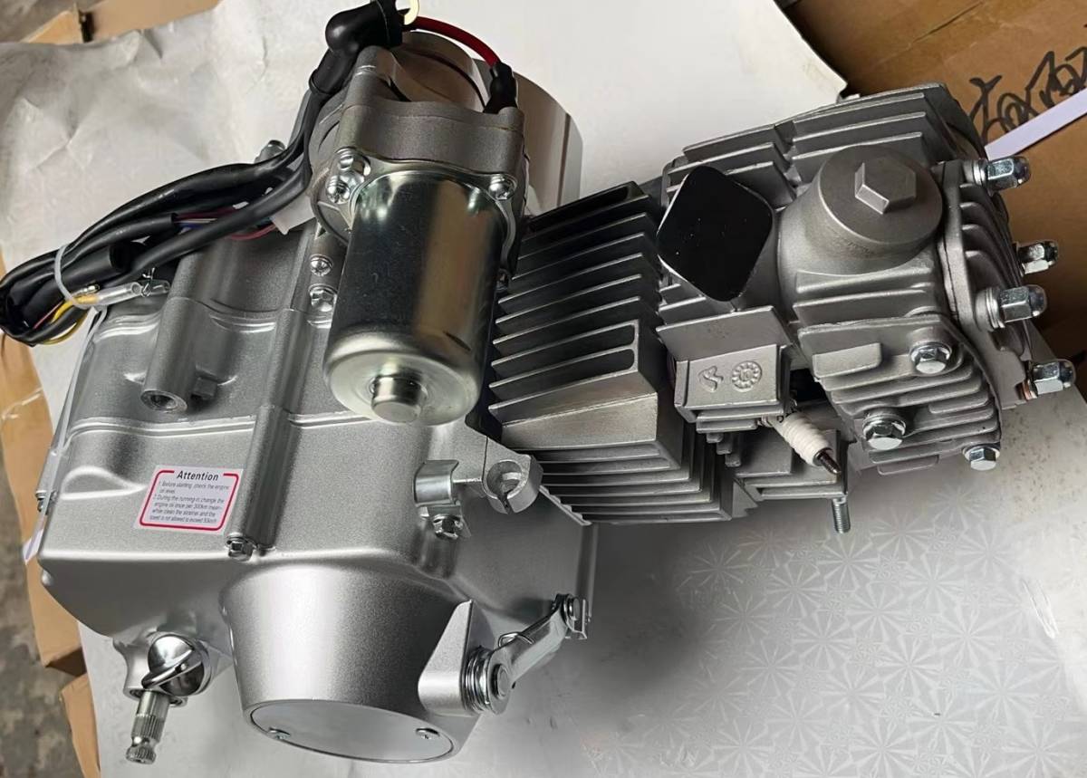 送無 新品 エンジン 110cc マニュアルクラッチ アルミシリンダー セルモーター バイク モンキー・ゴリラ・ダックス・DAX・カブ・ATVの画像2