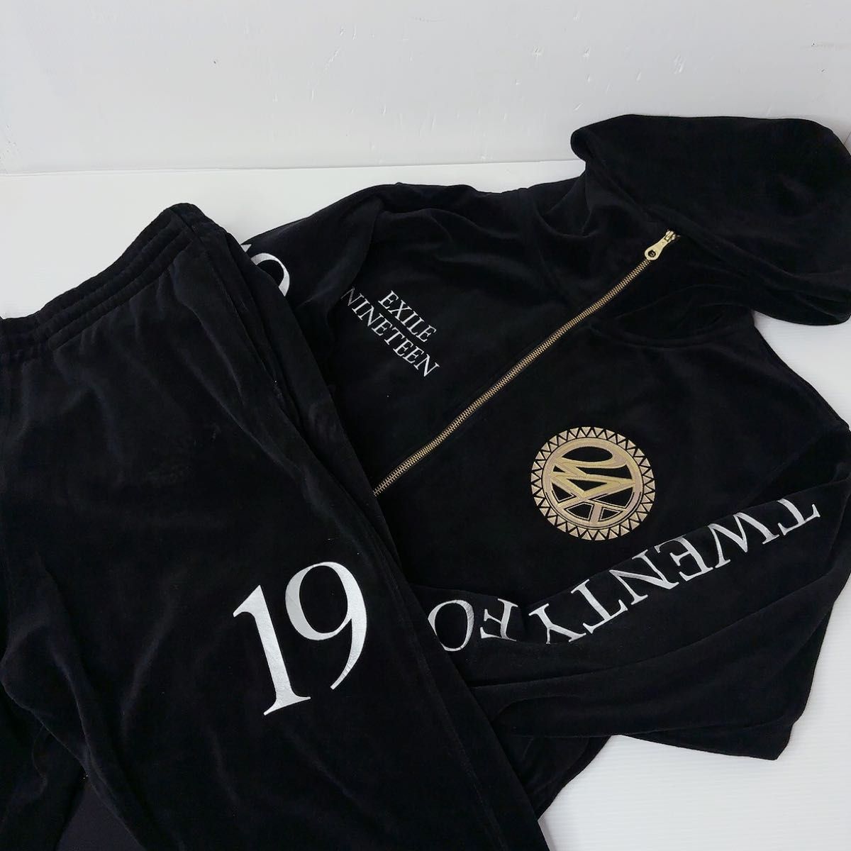 美品 希少XL 24karats EXILE ベロアジャージ セットアップ 黒金 美品 希少XL 24karats EXILE ベロアジャージ セットアップ 黒金