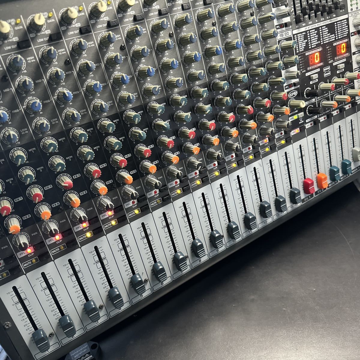 2FS12」BEHRINGER EUROPOWER PMP6000 パワードミキサー通電確認 2FS12」BEHRINGER EUROPOWER PMP6000 パワードミキサー通電確認