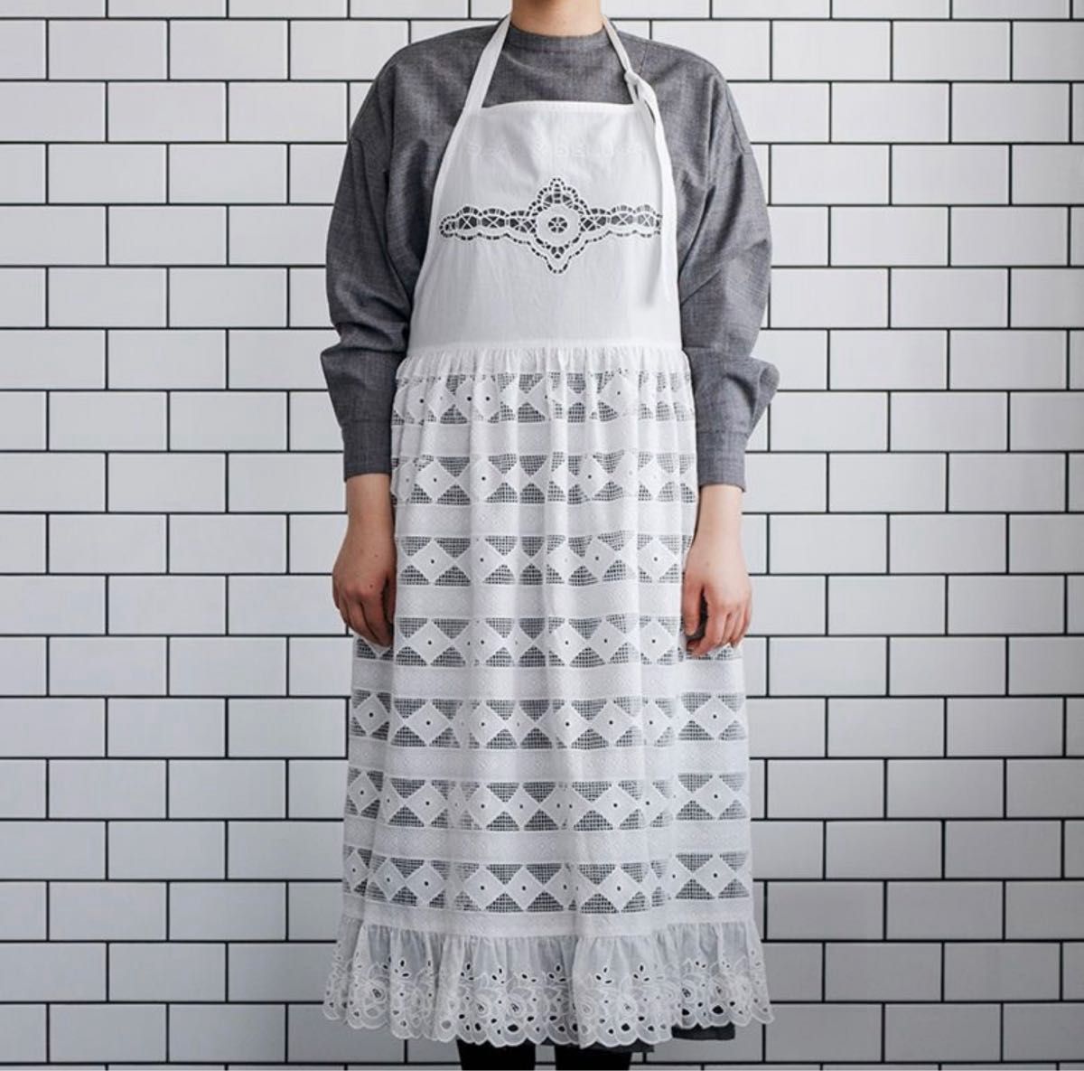 新品DEAN&DELUCA×BEAMS COUTUREレースのエプロンドレス ホワイト 新品DEAN&DELUCA×BEAMS COUTUREレースのエプロンドレス ホワイト