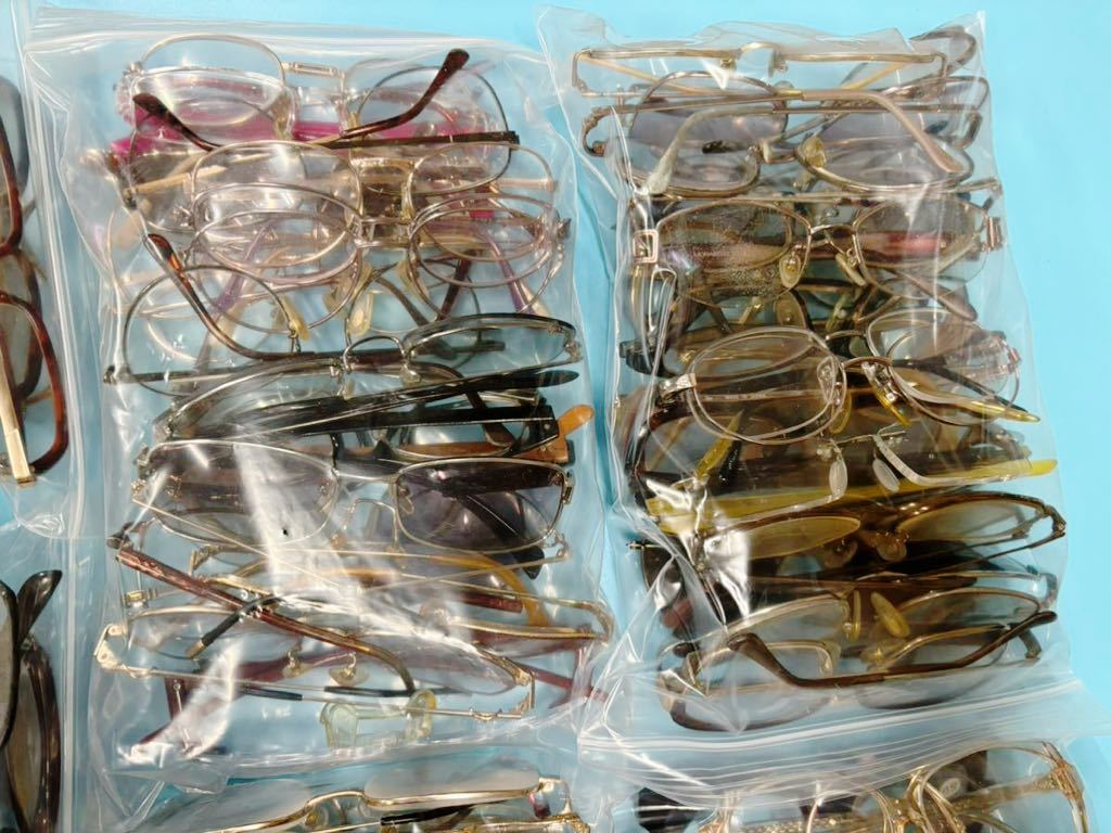 【1円〜】【約6kg（箱重量差引後）】眼鏡 サングラス 大量 まとめ売り 大量セット 100サイズ ジャンク 中古品 業者様 メガネ フレーム _画像9