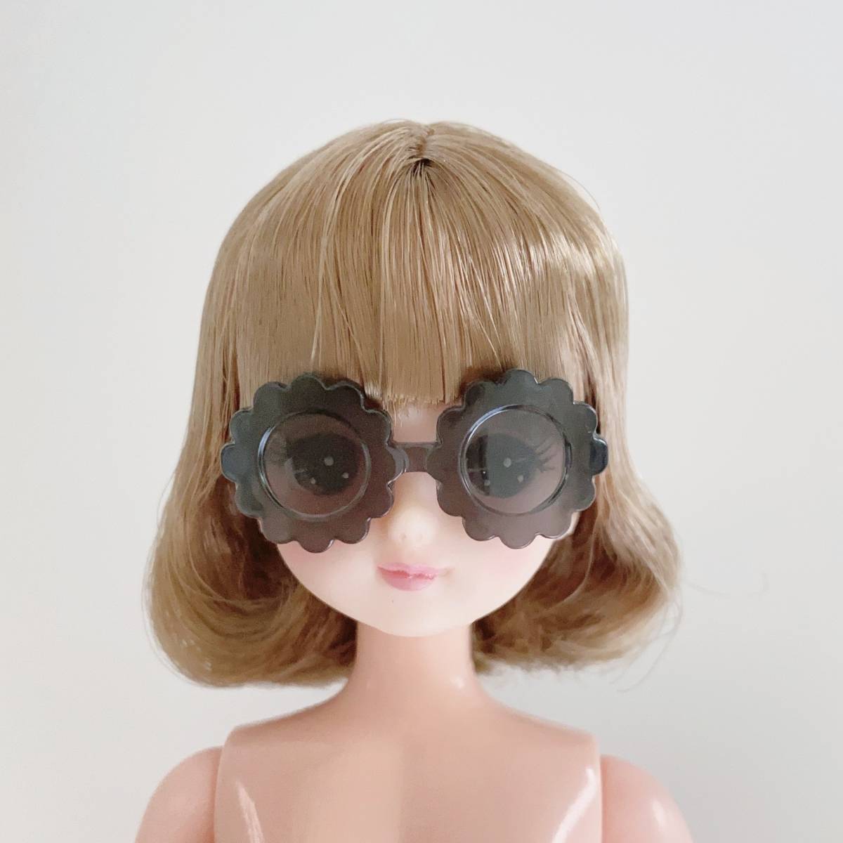 【ラスト１】Licca リカちゃん、1/6ドール用 サングラス/眼鏡/めがね （フラワー｜半透明 黒）の画像3