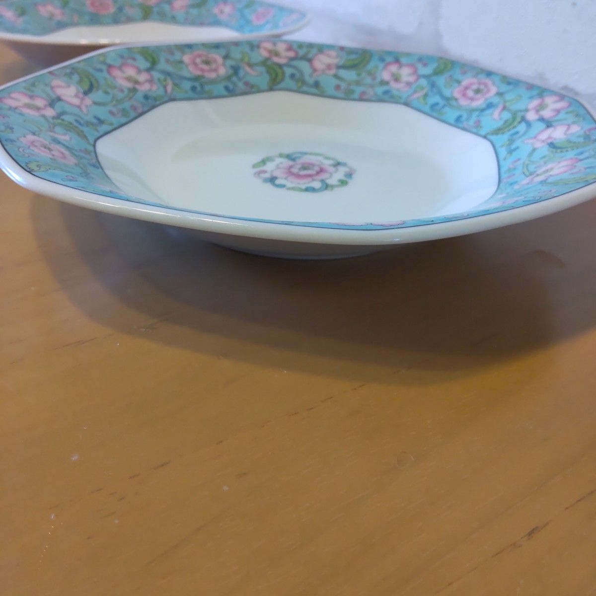 大昭和龍峰製 エメラルドグリーン 緑彩唐草八角皿 焼売皿 大昭和龍峰製 エメラルドグリーン 緑彩唐草八角皿 焼売皿