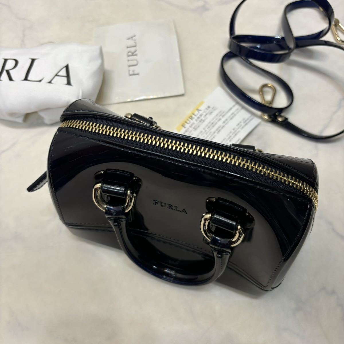 未使用 フルラ FURLA ハンドバッグ ショルダーベルト 斜め掛け ミニ キャンディバッグ ビニール ブルー 青 レディース 保管袋_画像6