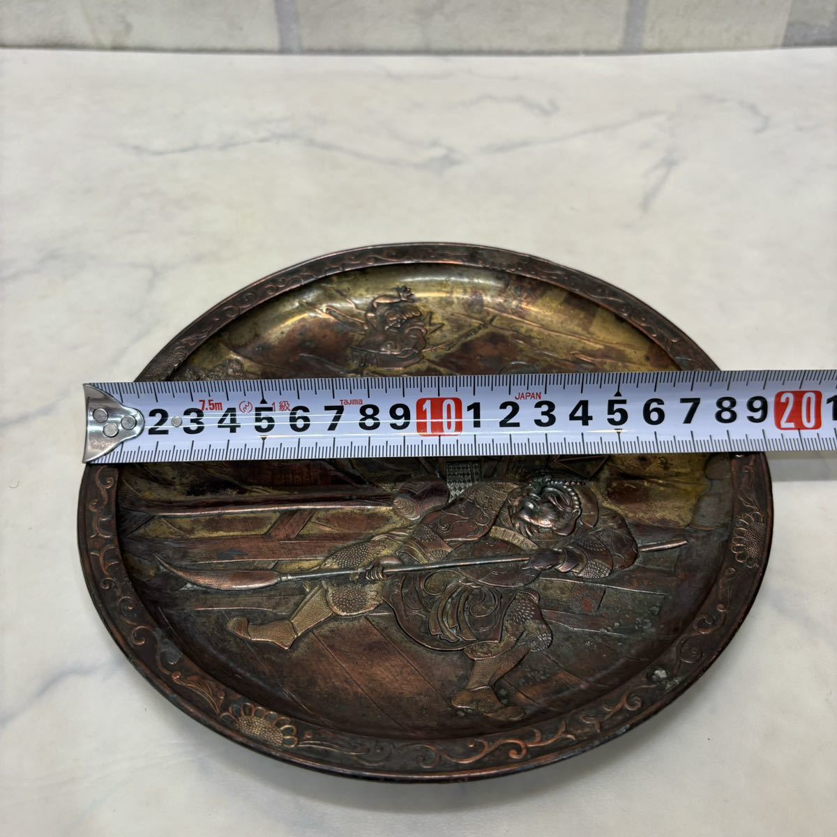 銅製 プレート 皿 彫刻 アンティーク 直径18.8㎝ 重さ392gの画像8