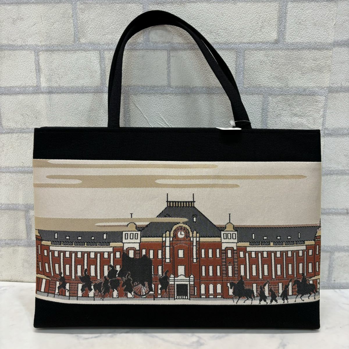 新品 タグ付き 日本製 彩小径 ハンドバッグ トートバッグ ちりめん 和装バッグ 東京駅柄_画像1