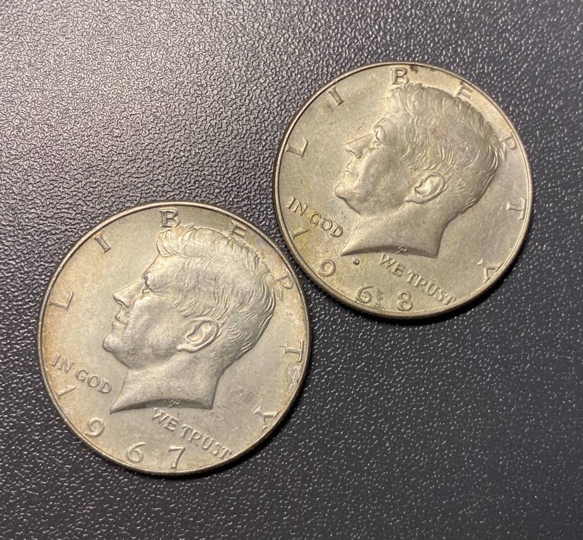 アメリカ　ケネディー　ハーフダラー銀貨2枚まとめ　1967～1968年　コイン　硬貨　古銭　美品　レア　_画像3