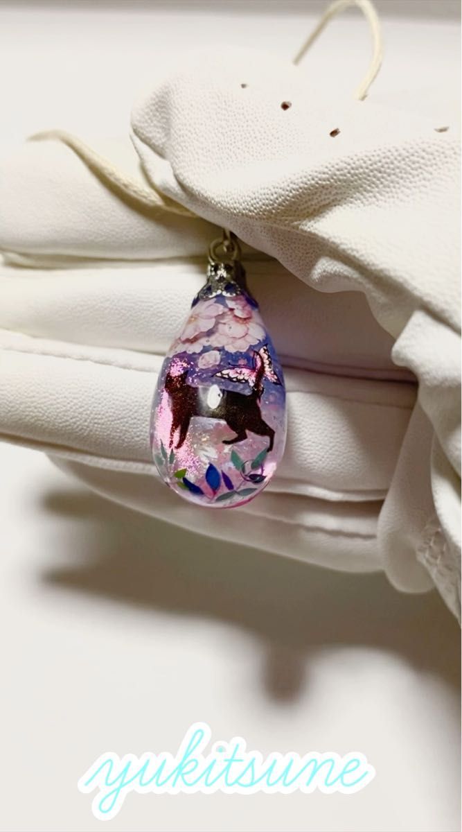 【No.128】ハンドメイド 猫と桜 ネックレス ペンダント 猫 アクセサリー レジン 雪狐レジン