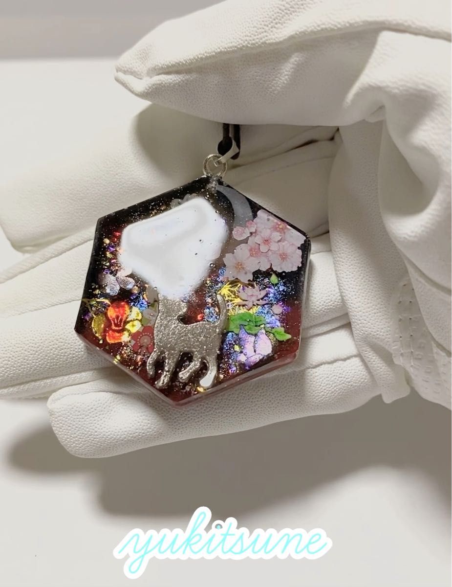 【No.135】ハンドメイド 和柄 レジン ネックレス ペンダント 雪狐レジン 