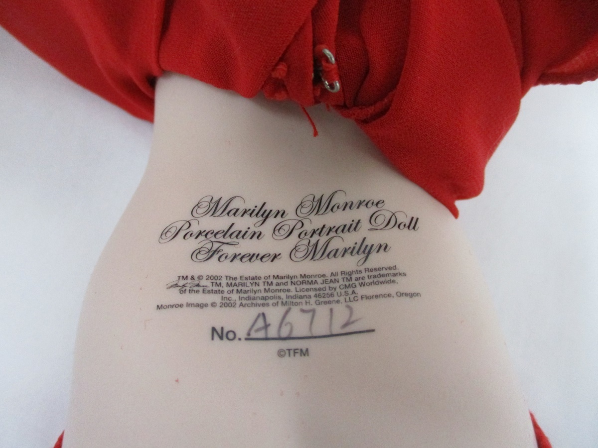6700P マリリン・モンロー 赤ドレス フランクリンミント社 陶器人形 ドール フィギュア FRANKLIN MINT/MARILYN MONROE シリアルナンバー有_画像10