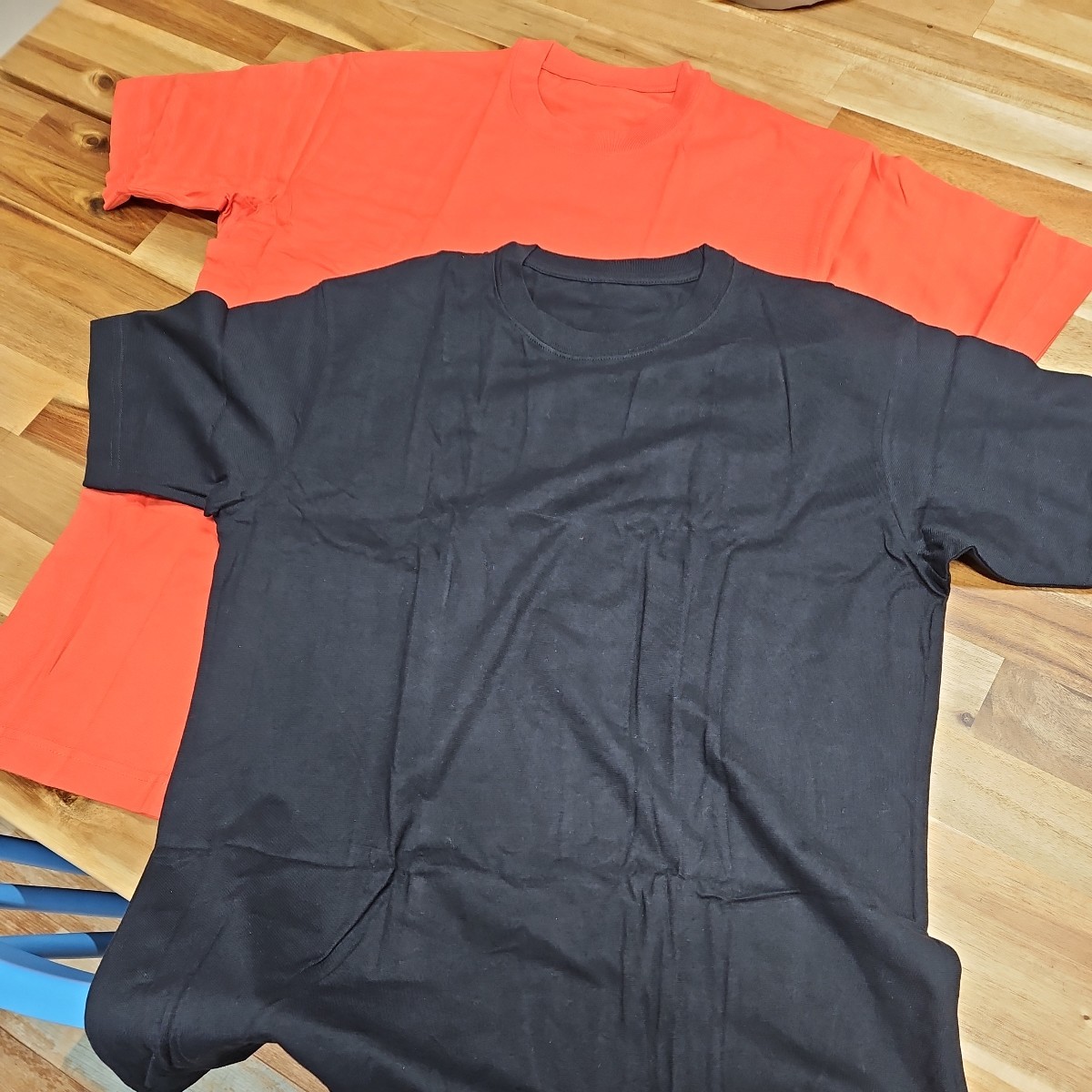 ユニクロ　クルーネックTシャツ　無地　メンズM　ブラック＆オレンジ2枚セット　_画像1