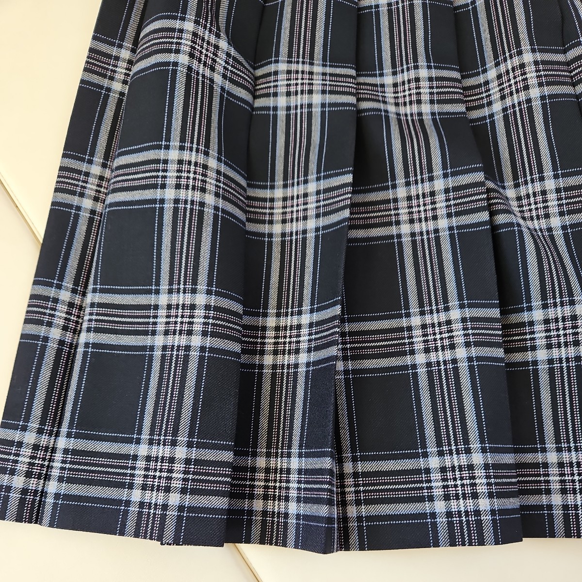 某私立高校の制服　　プリーツスカート　LからLL　　日本製　伊勢丹発注　ウール50　_画像2