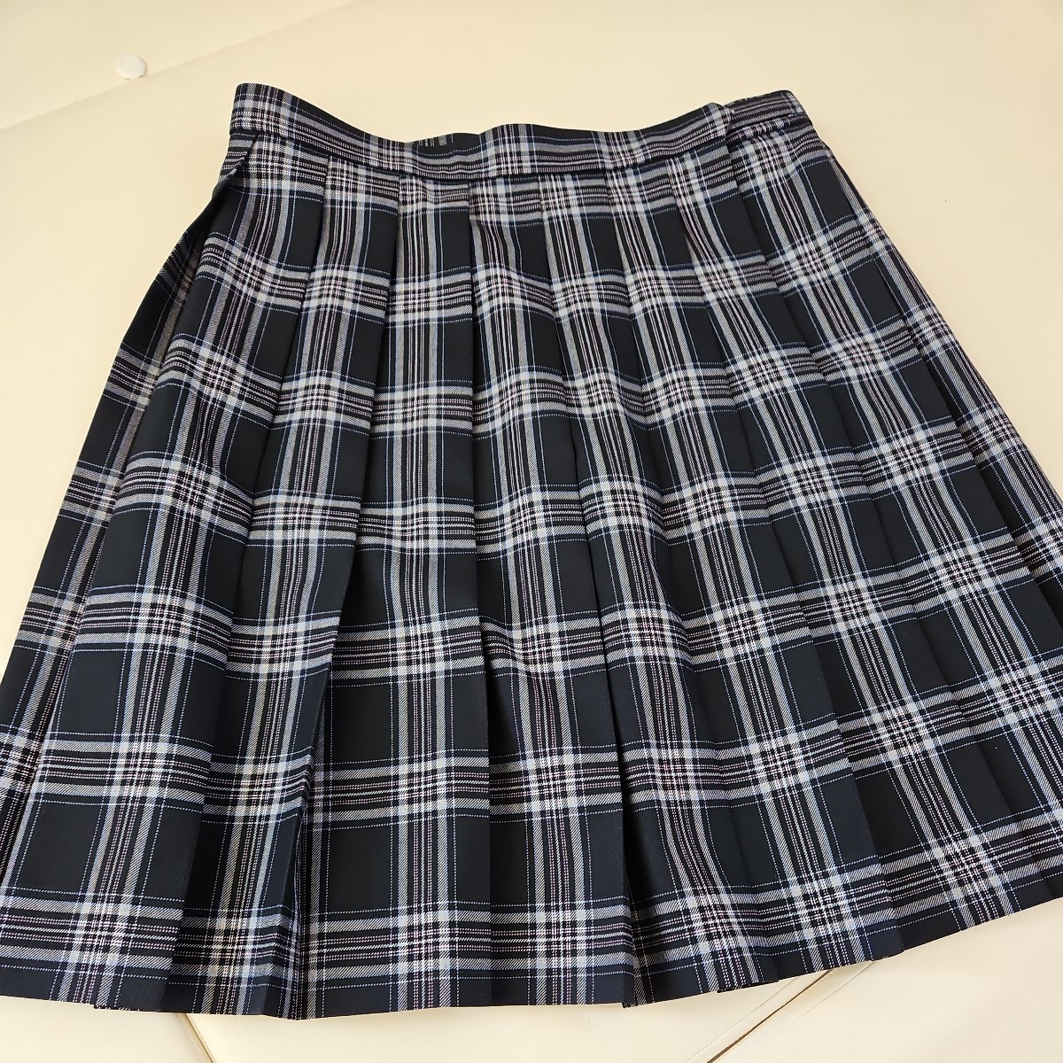 某私立高校の制服　　プリーツスカート　LからLL　　日本製　伊勢丹発注　ウール50　_画像1