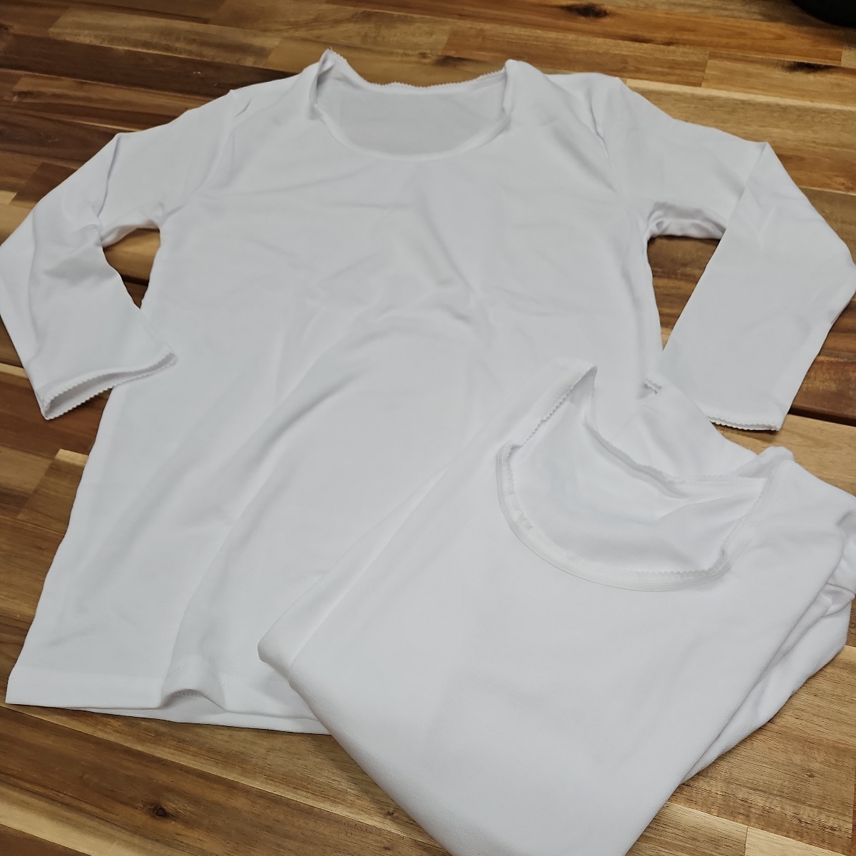 やわらかい素材8分袖ホワイトアンダーシャツ　2枚セット　_画像1