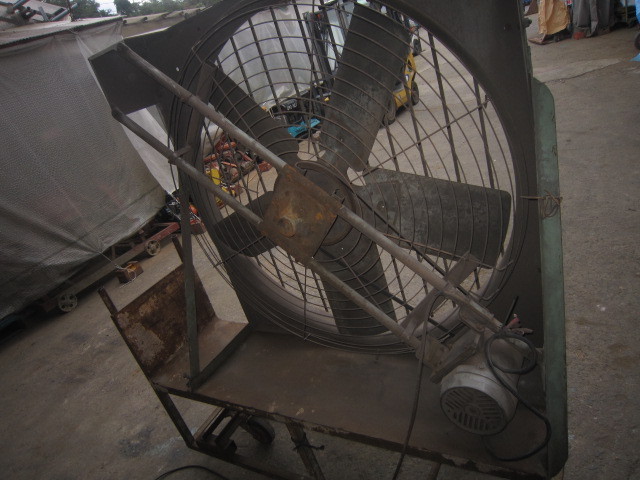 2A[ shelves 020917-1] large factory fan with casters 200V feather diameter 1 meter 