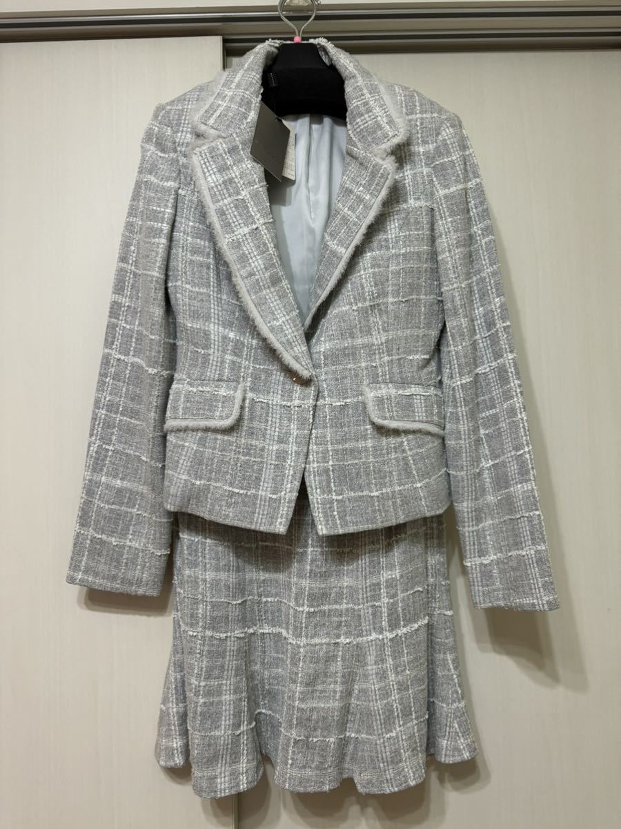 ◆ новый товар ◆ неиспользуемый ◆MATERIA MILANO... задний ◆ весна   костюм ◆  серый 　 белый 　  серебристый ◆ размер  38◆...  стоимость 55000  йен 