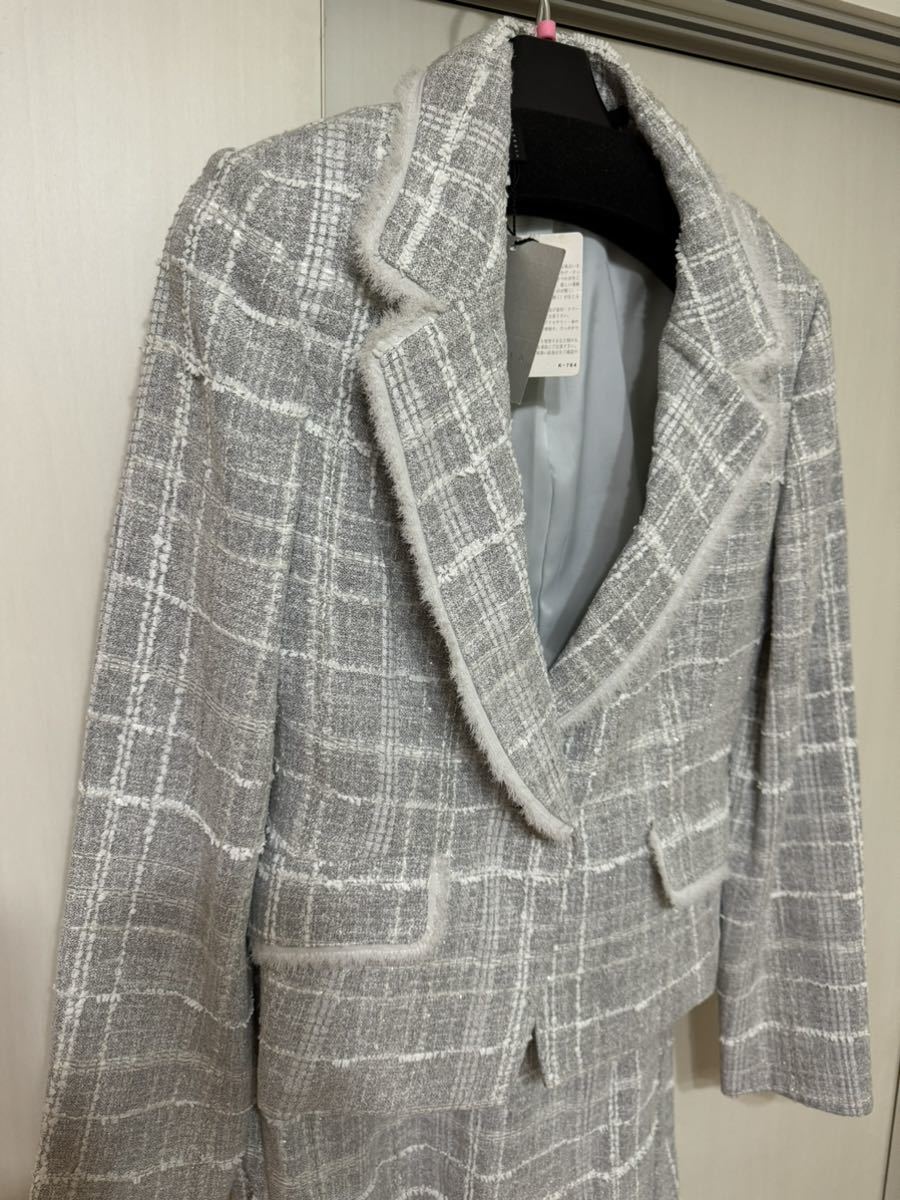 ◆ новый товар ◆ неиспользуемый ◆MATERIA MILANO... задний ◆ весна   костюм ◆  серый 　 белый 　  серебристый ◆ размер  38◆...  стоимость 55000  йен 