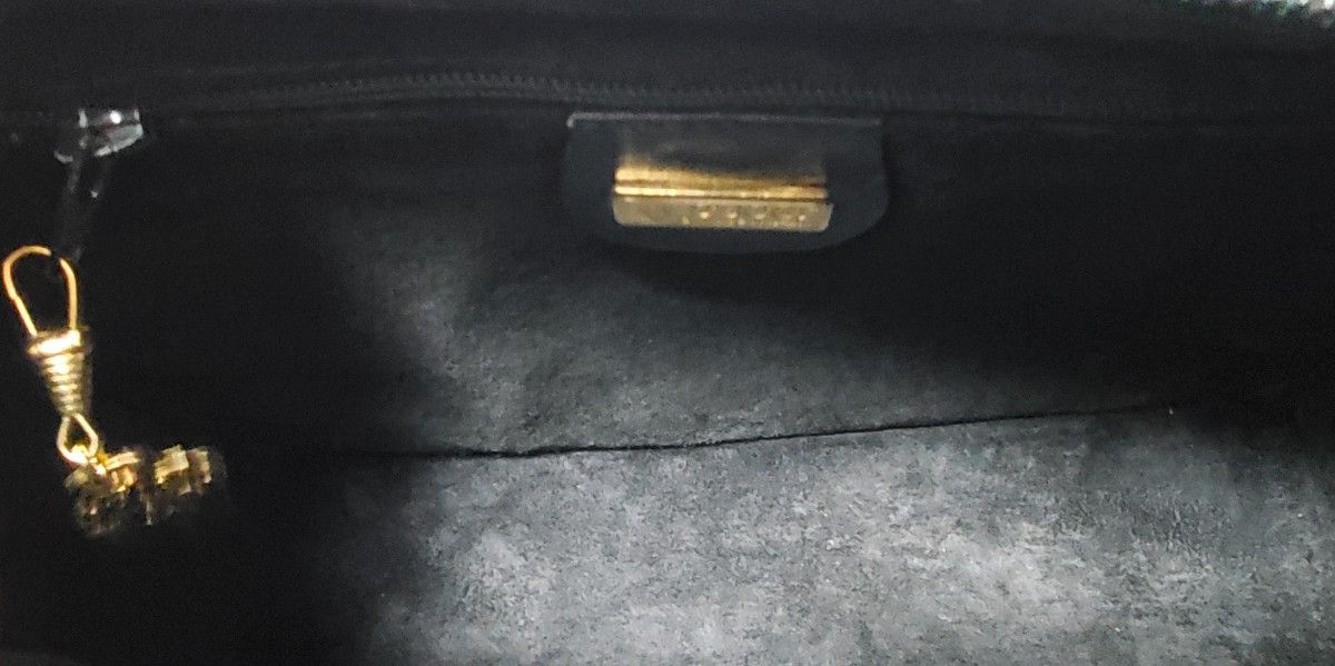 美品 GUCCI オールドグッチ ショルダーバッグ ゴールド金具 黒 美品 GUCCI オールドグッチ ショルダーバッグ ゴールド金具 黒