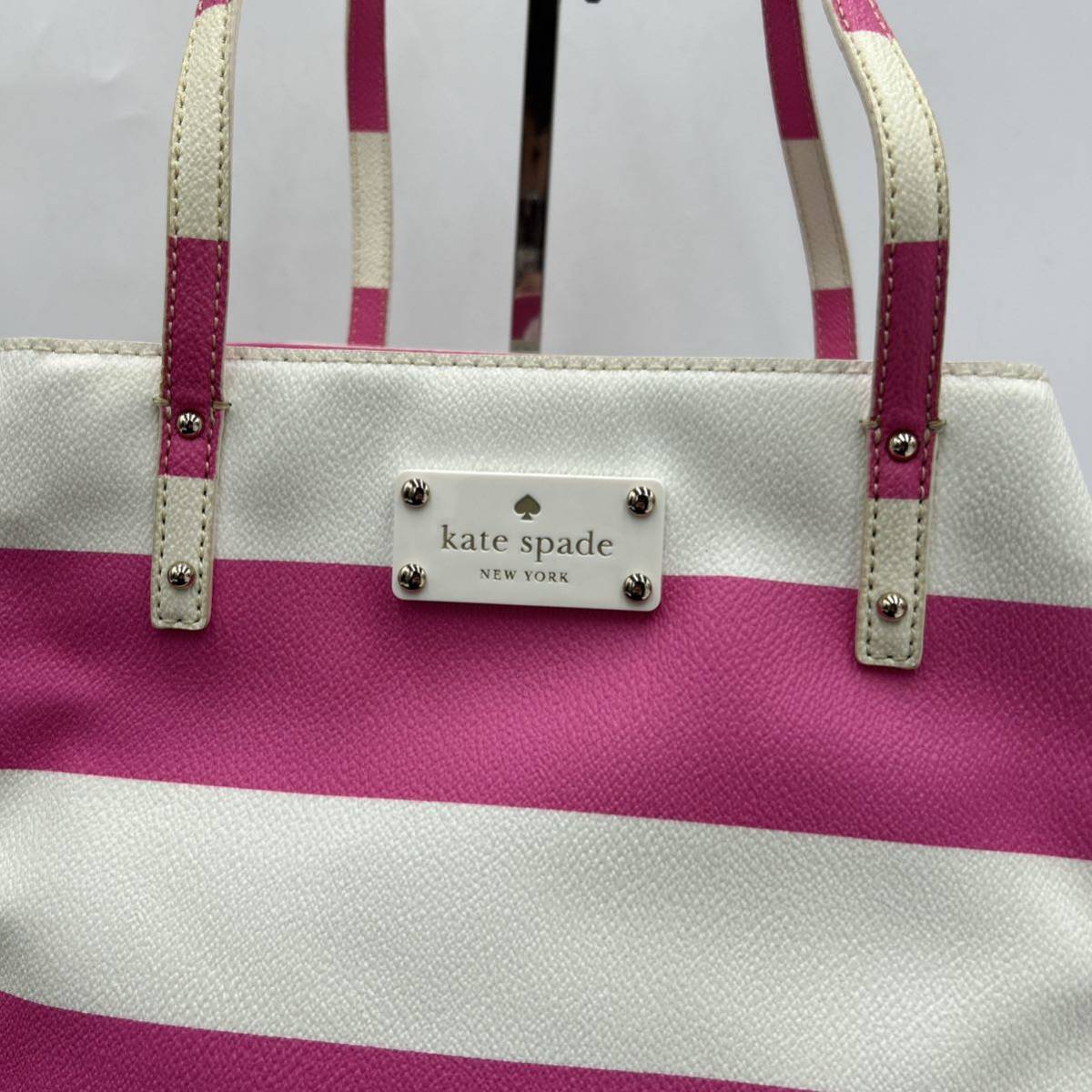 A @ 保存袋付き '高級感溢れる' Kate Spade NEW YORK ケイトスペード PVC LEATHER ボーダー柄 トートバッグ 手提げ鞄 ハンドバッグ 婦人鞄_画像2