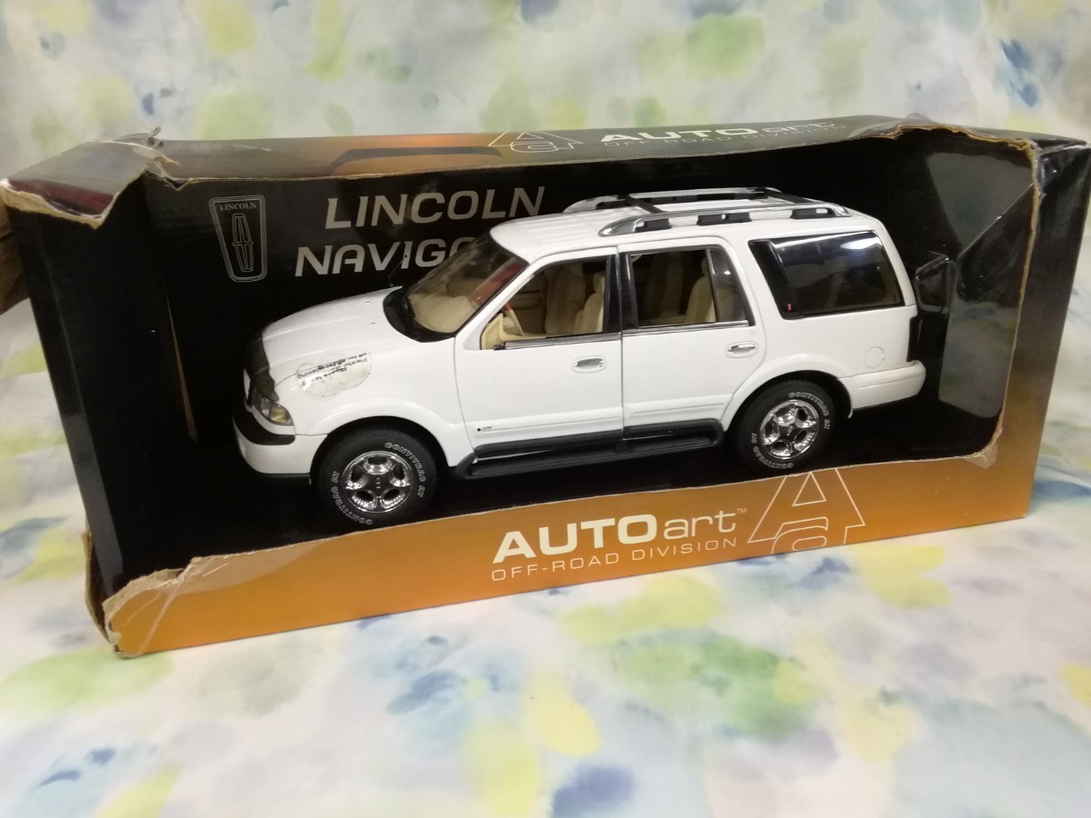 g_t T094 ★AUTO ART オートアート OFFROAD DIVISION リンカーン ナビゲーター LINCOLN NAVIGATOR★ 【現状品】_画像1