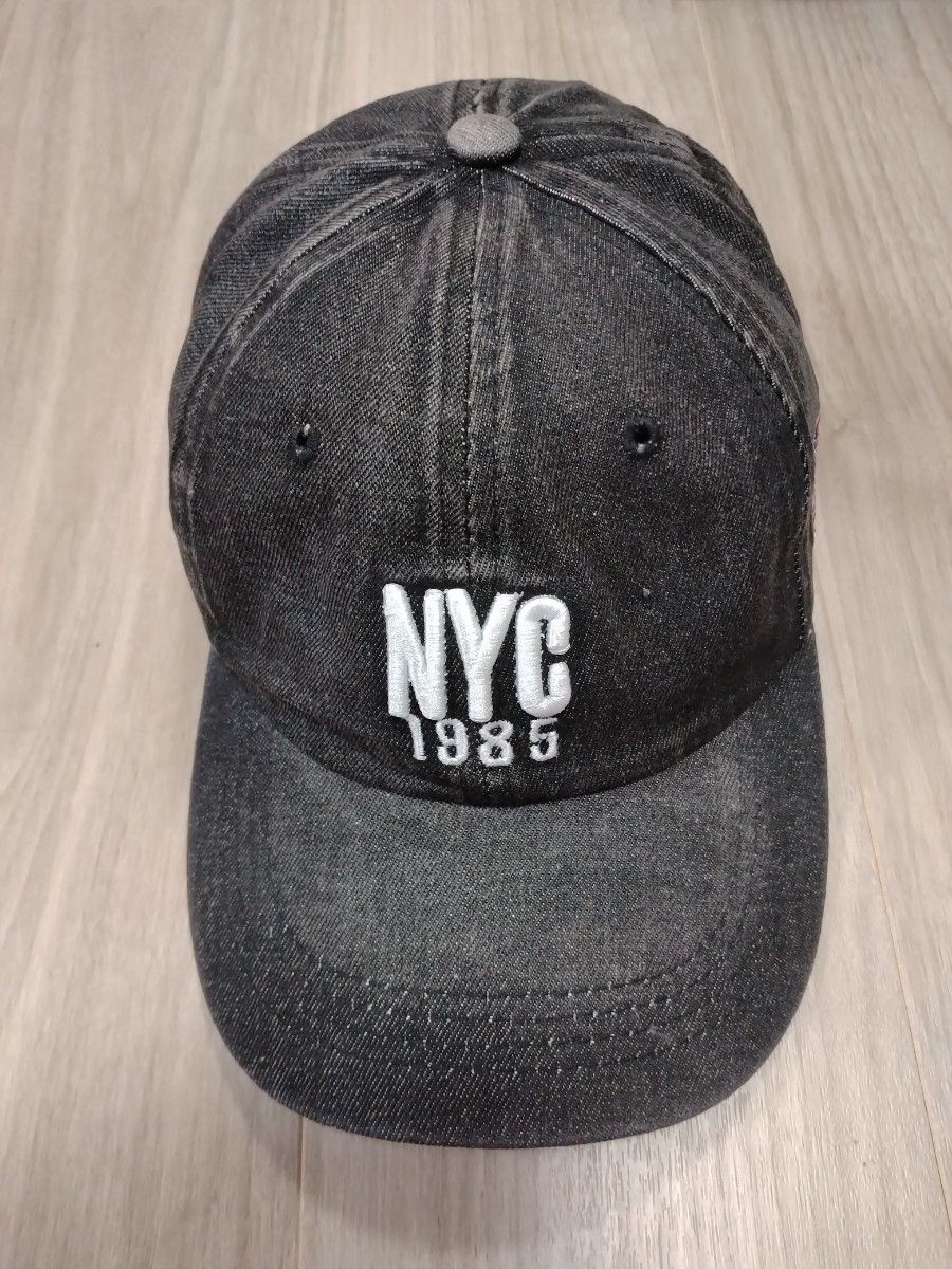  ベースボールキャップ NYC 1985 刺繍入りウォッシュ加工 ソリッドカラー 男女兼用 サイズ調整可能  ブラック！