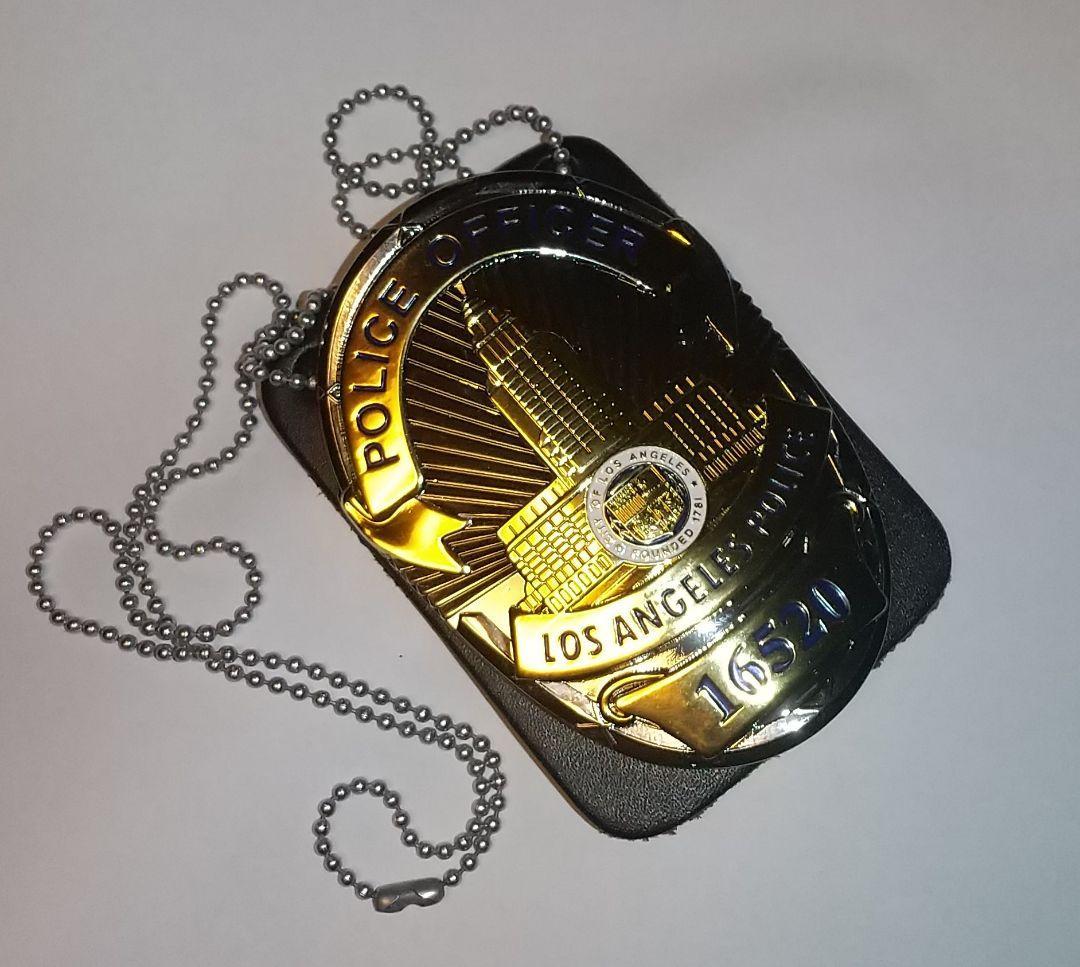 即納可／LAPD ロサンゼルス市警察 POLICE OFFICER／ポリスバッジ／ネックチェーン付き革ホルダー／レプリカ／送料185円の画像3