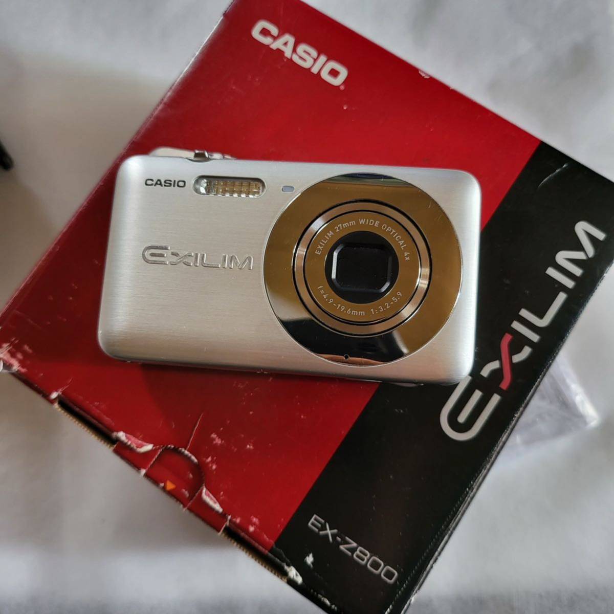 未使用▲ CASIO デジタルカメラ EXILIM Z800 シルバー EX-Z800SR 1410万画素 光学4倍ズーム 広角27mm 2.7型液晶_画像1