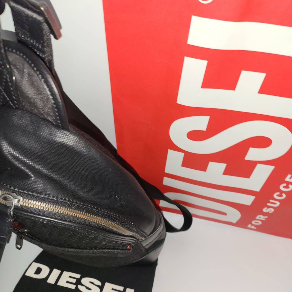 超美品◇◇ディーゼル DIESELワンショルダー◇◇ボディバッグ◇◇ブラック　pv素材injection×pvキャンバス メンズブランドディーゼル_画像3