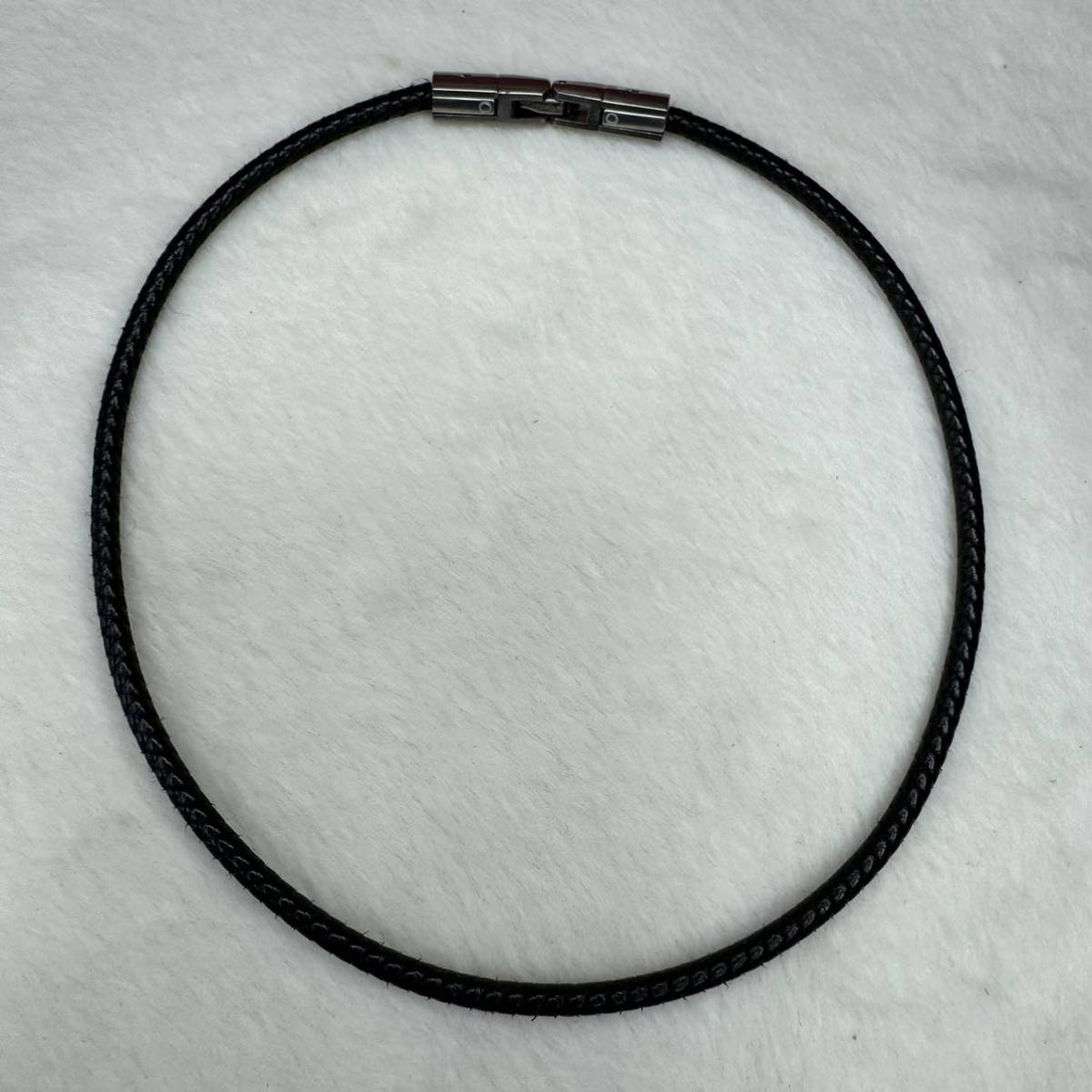 phiten ファイテン チタン ネックレス ブラック ＆ ブラウン 系 セットの画像2
