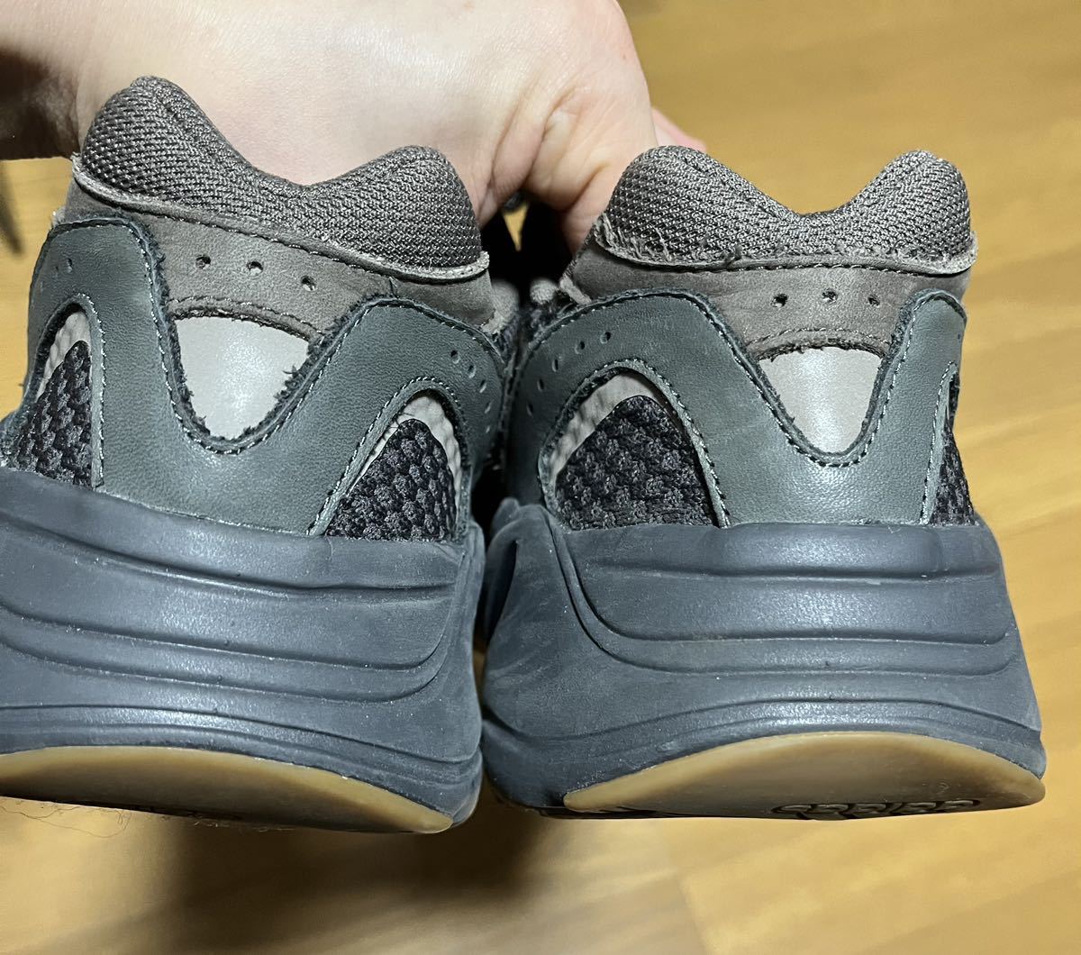 adidas YEEZY BOOST 700 V2 GEODE 美品 正規品 Ozworld着用 adidas YEEZY BOOST 700 V2 GEODE 美品 正規品 Ozworld着用